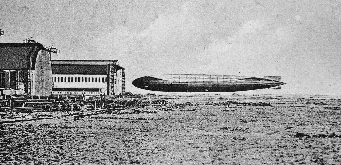 Arkivfoto: Zeppeliner udenfor hangaren på zeppelinbasen i Tønder