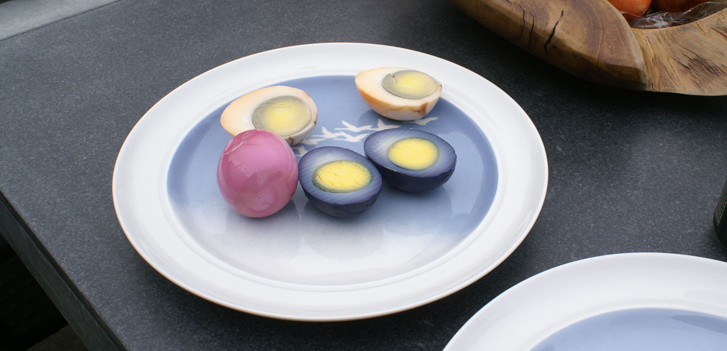 Halve solæg på påskebordet