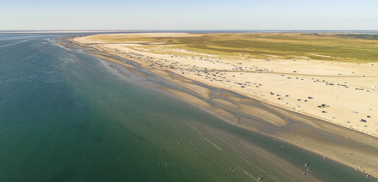 Luftfoto af Lakolk Strand på Rømø - strand, vand og klitter