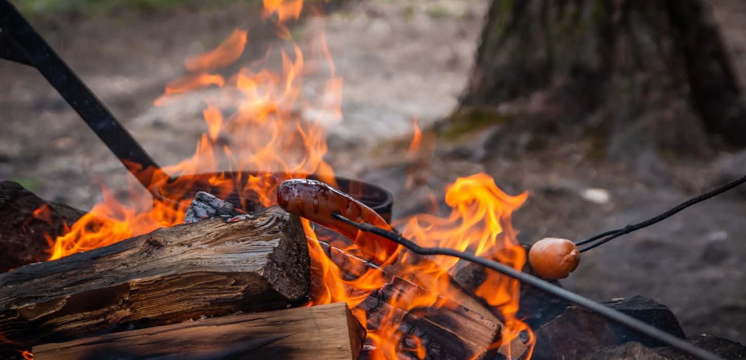 Mad over bål
