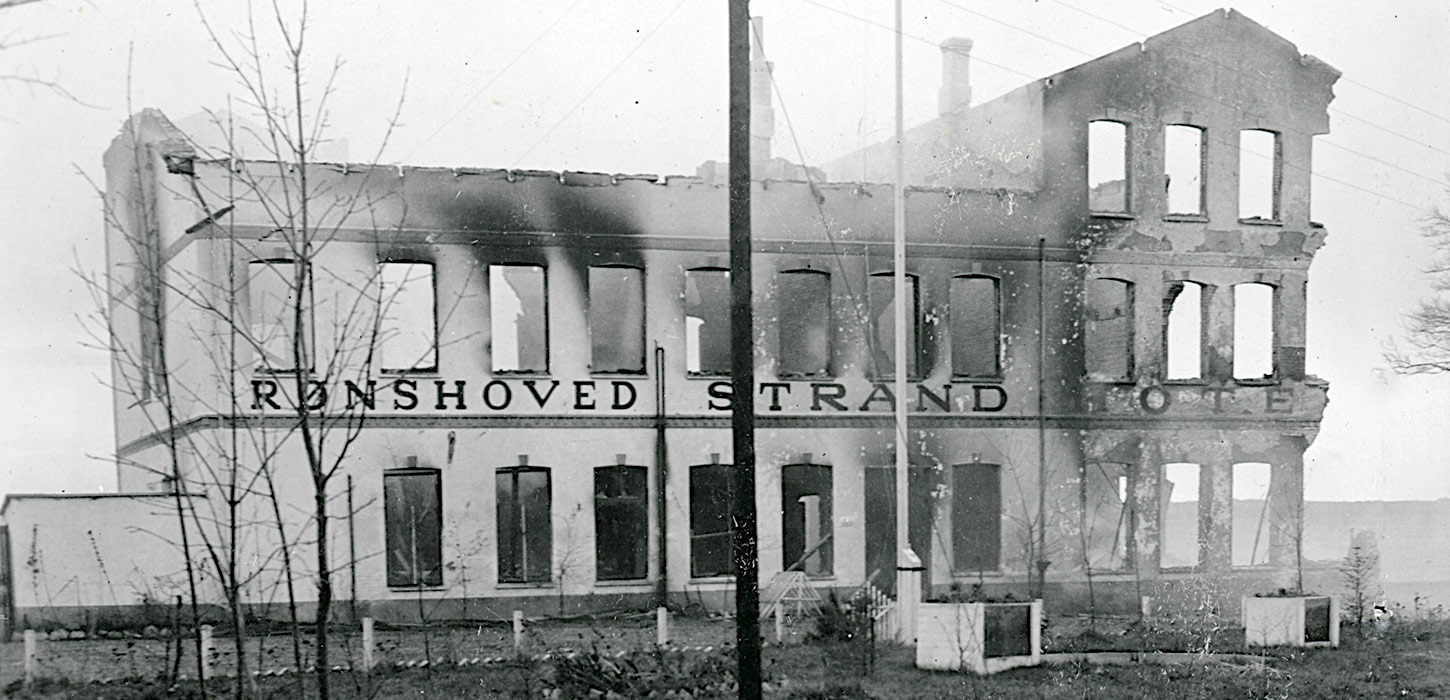 Rønshoved Strand Hotel efter fejlbombning 13.11.43