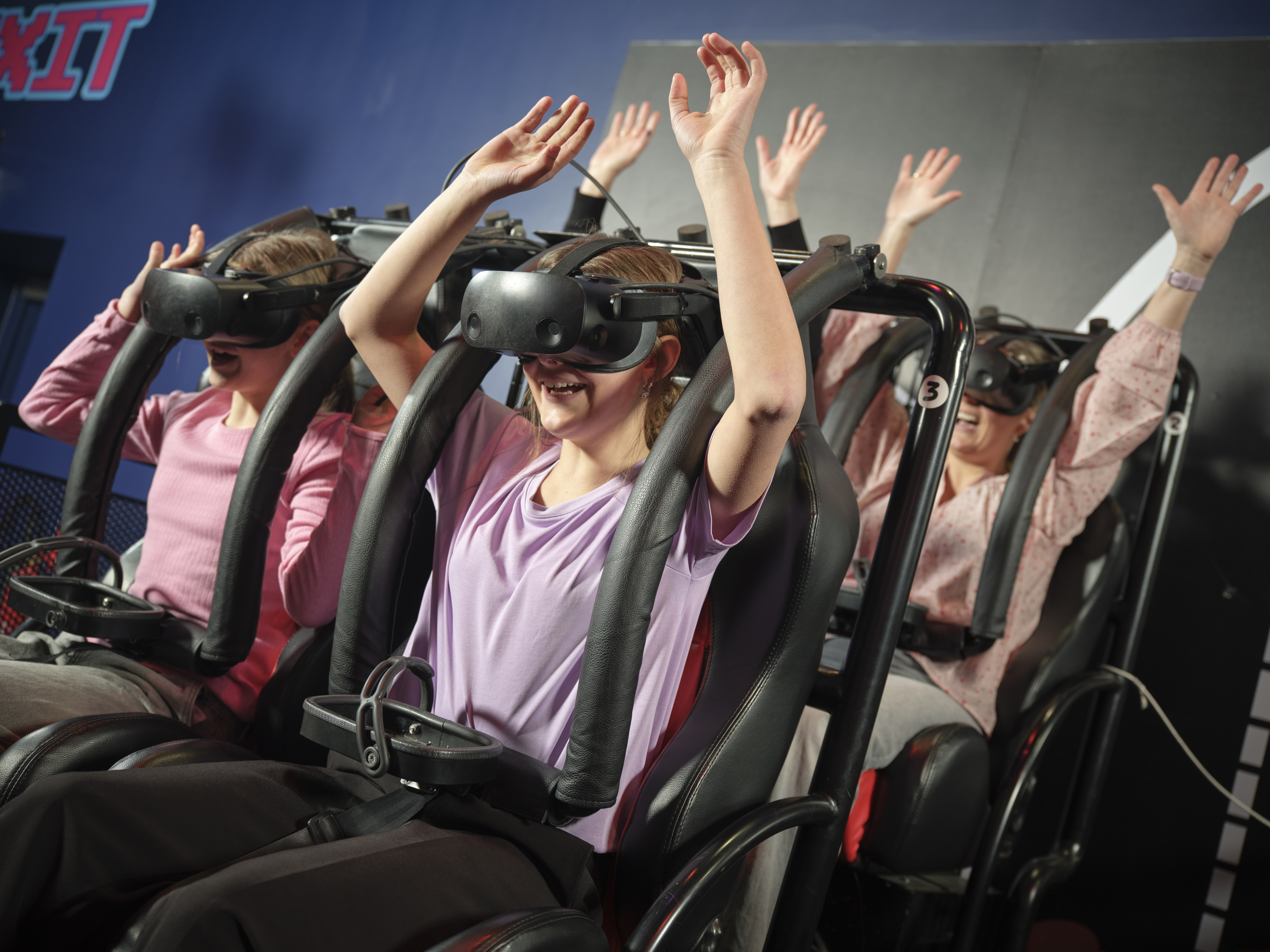 Børn i VR rutchebane 