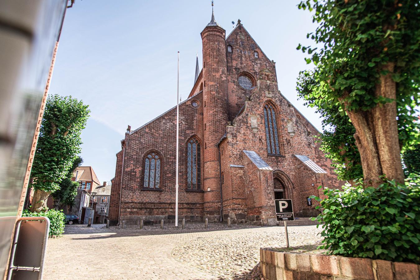 Haderslev Domkirke om sommeren