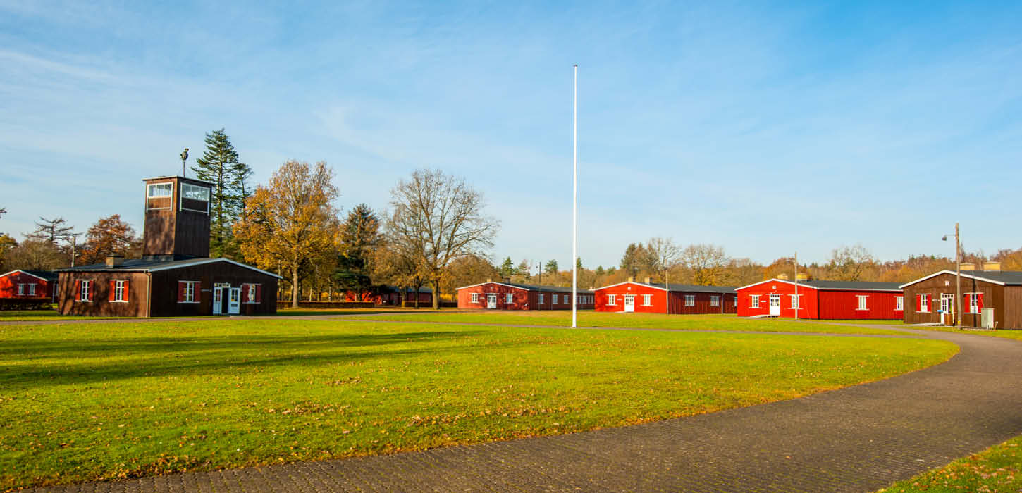 Røde barakker ved Frøslevlejren
